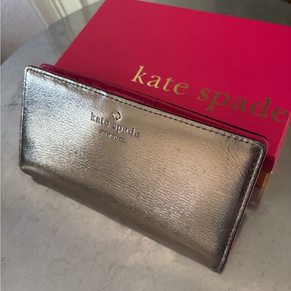 (Like new) Kate Spade Cameron Street Stacy gold/pink snap wallet - Picture 3 of 8